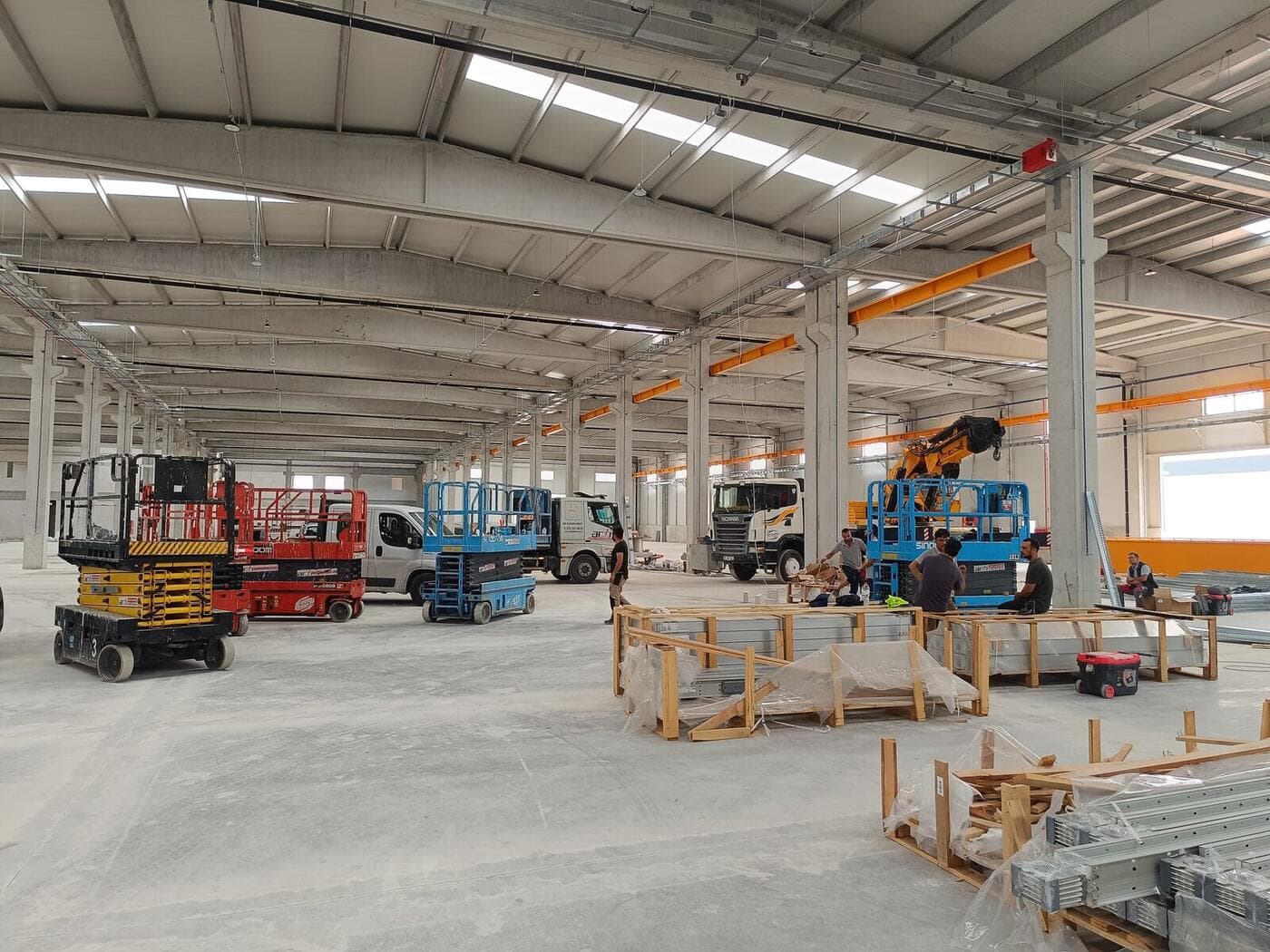 Filo hâlinde makine parkı — çok noktalı rota hazırlığı